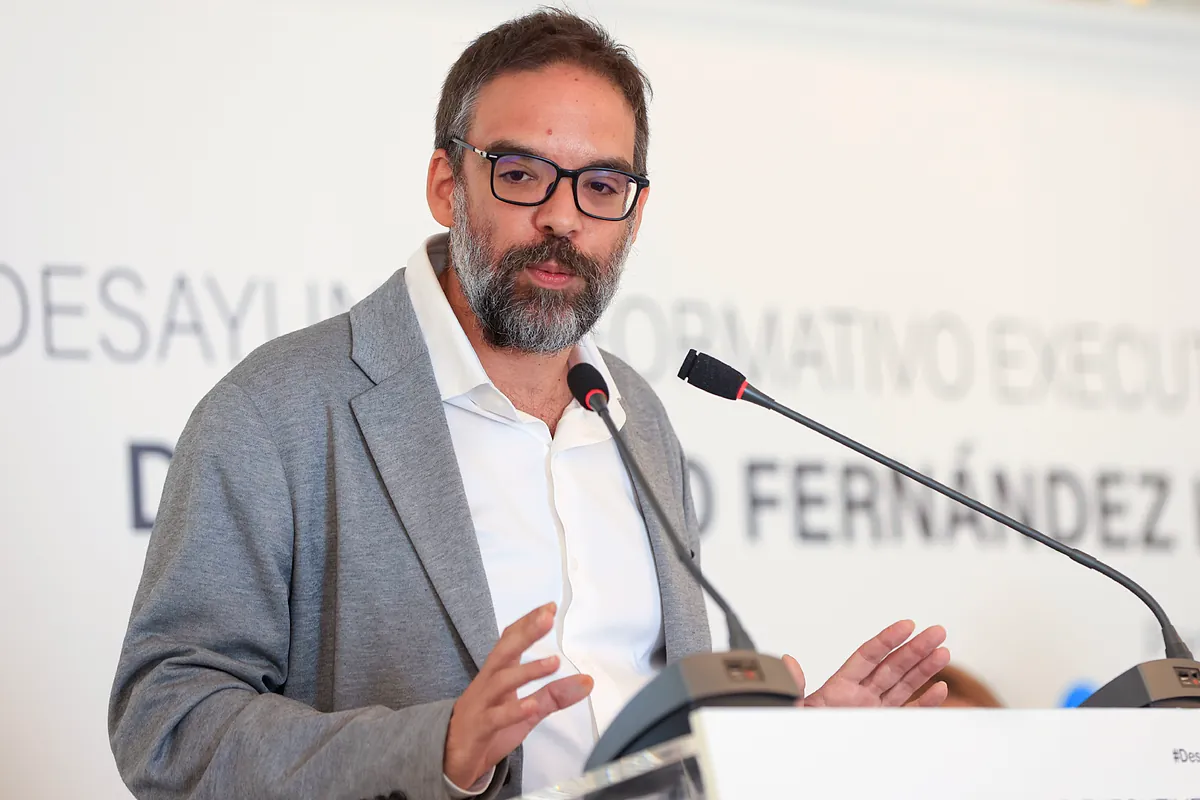 Renfe refuerza la cúpula de Viajeros con cargos del PSOE y expertos en transporte