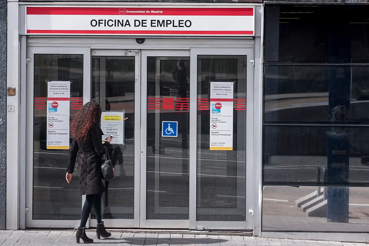 El paro baja en 67.420 personas en abril y la Seguridad Social gana 231.000 cotizantes