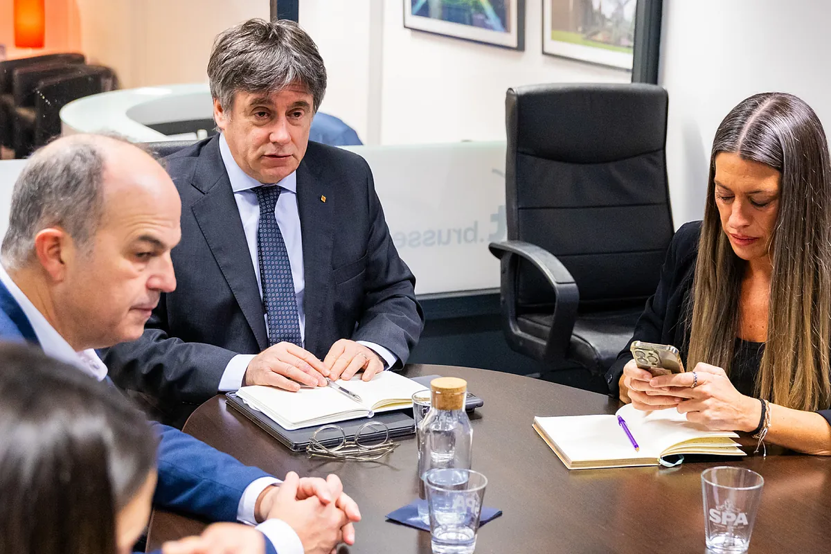 Puigdemont carga contra el Gobierno y le exige vetar la opa de BBVA a Banco Sabadell