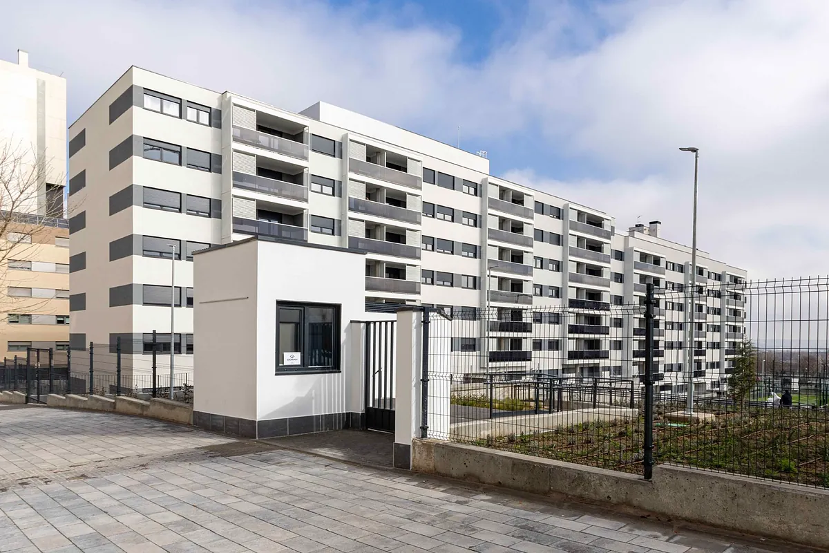 El 53% de la vivienda protegida iniciada en España en 2024 se localiza en  Madrid | Mercado Inmobiliario