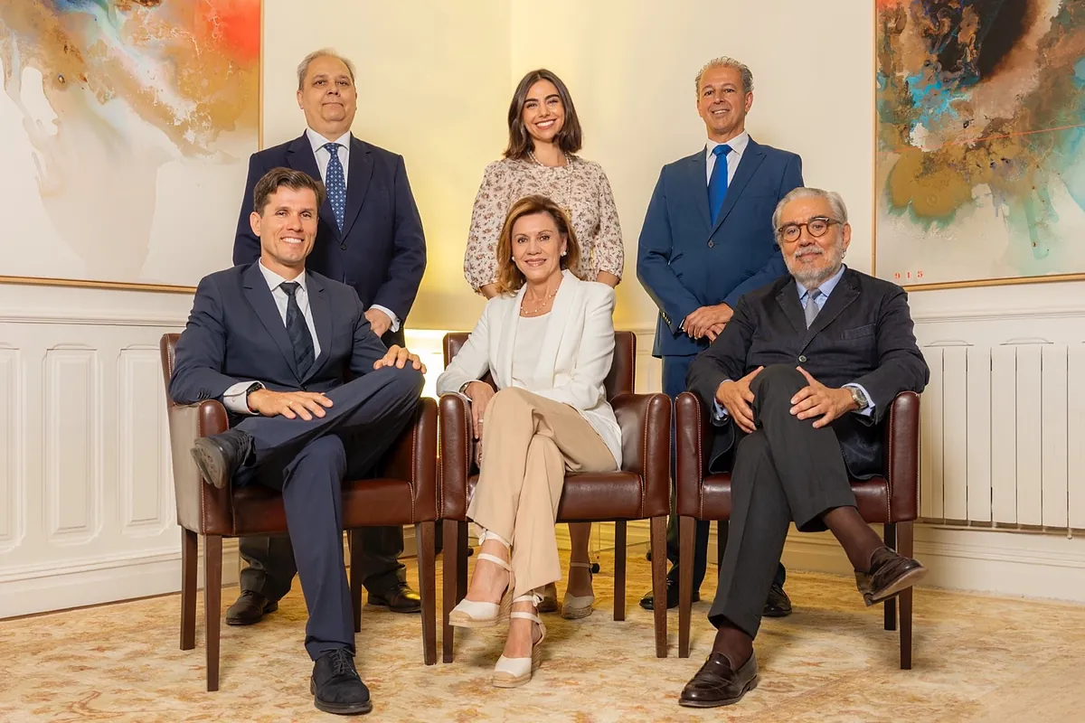 María Dolores de Cospedal lanza el despacho IC Abogados