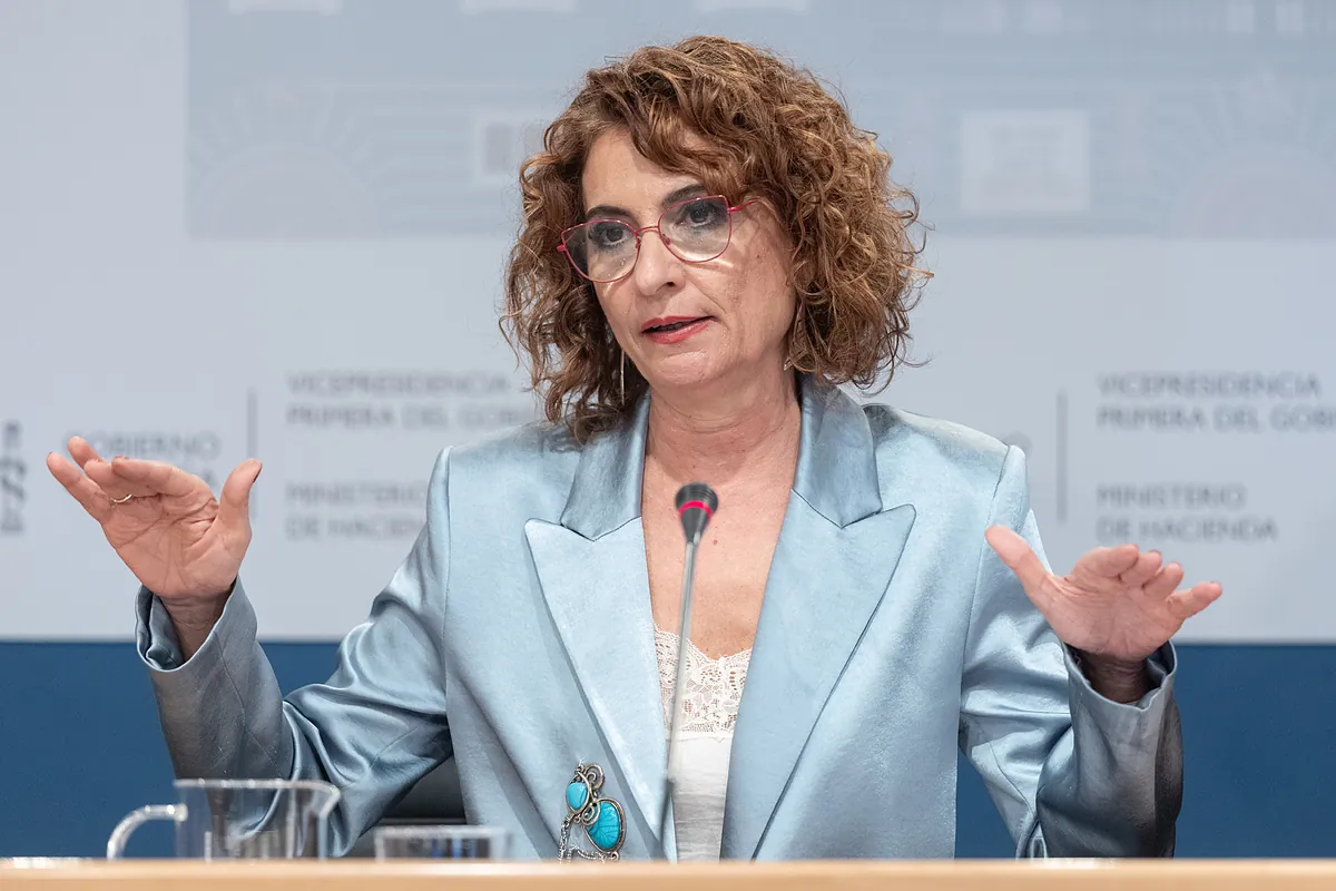 El Gobierno impulsa una quita de deuda de 83.000 millones a las CCAA