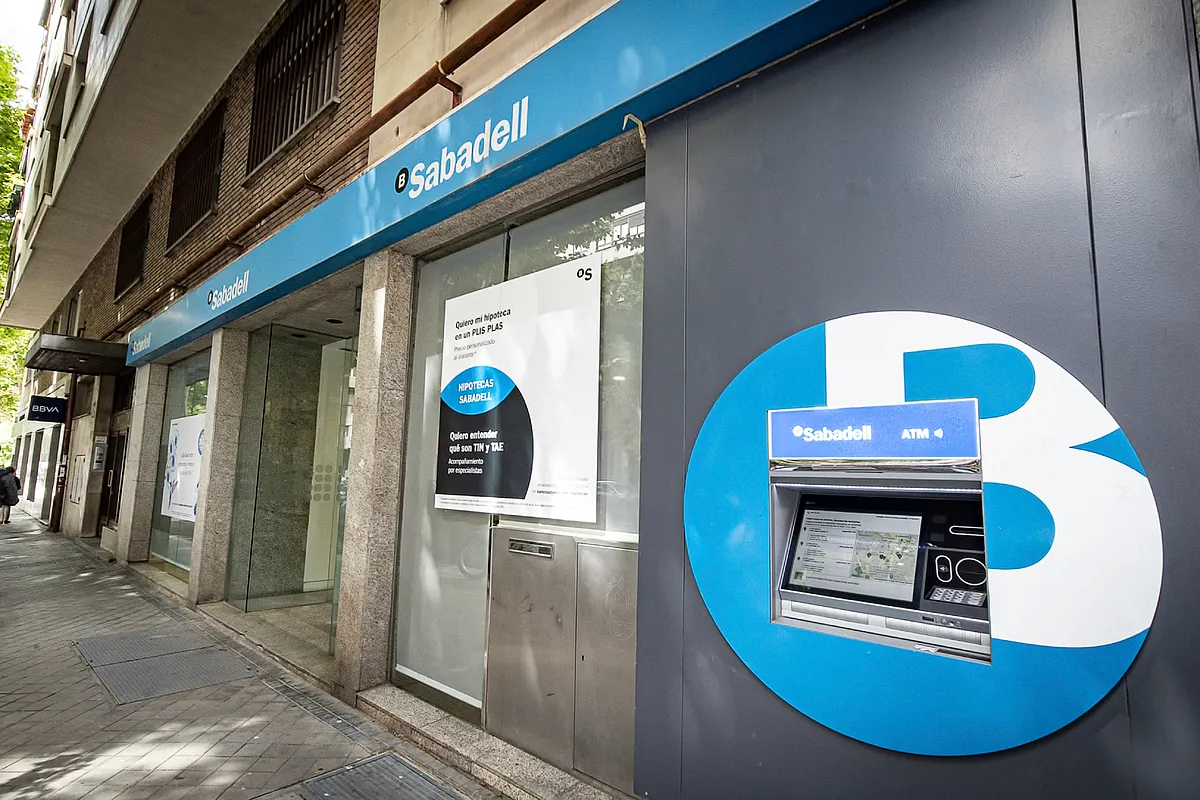 A la luz del informe de Competencia, ¿debió pasar la opa sobre Sabadell a fase 2?