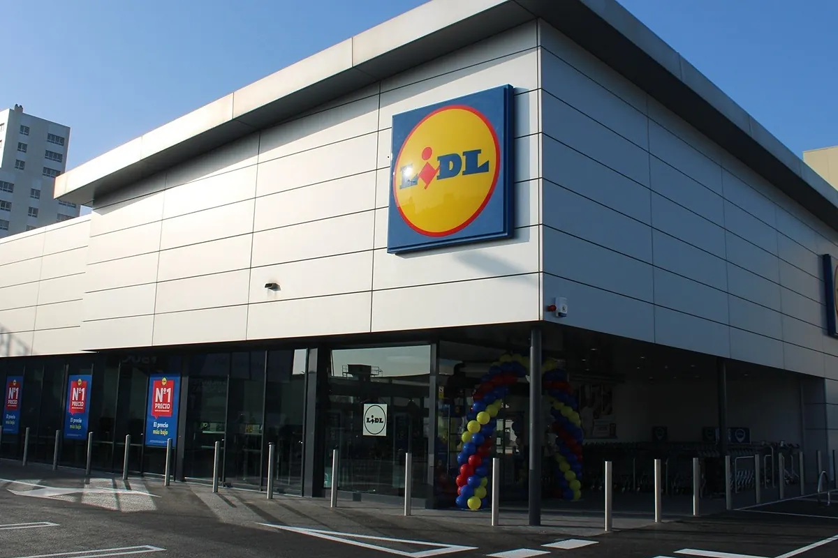 Lidl reabre su tienda de Alfafar tras invertir 3 millones para reconstruirla tras la Dana