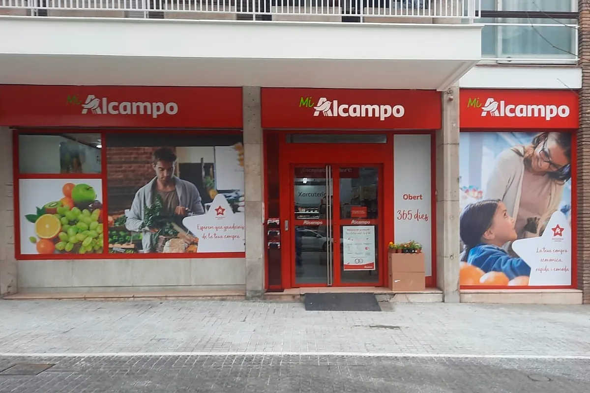 Alcampo cierra su ERE con un máximo de 633 despidos y el cierre de 16 supermercados