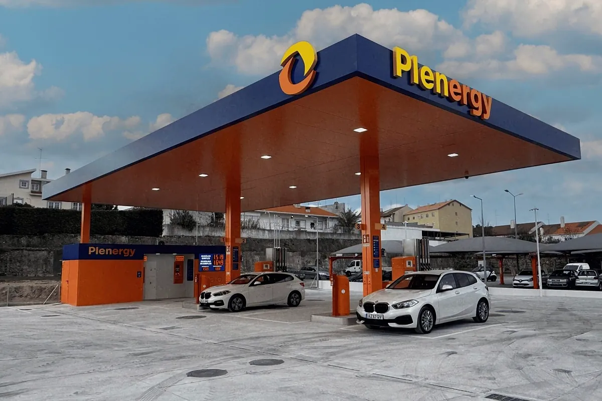 Las 'low cost' ya tienen más gasolineras que Repsol, Moeve, BP y Galp ...
