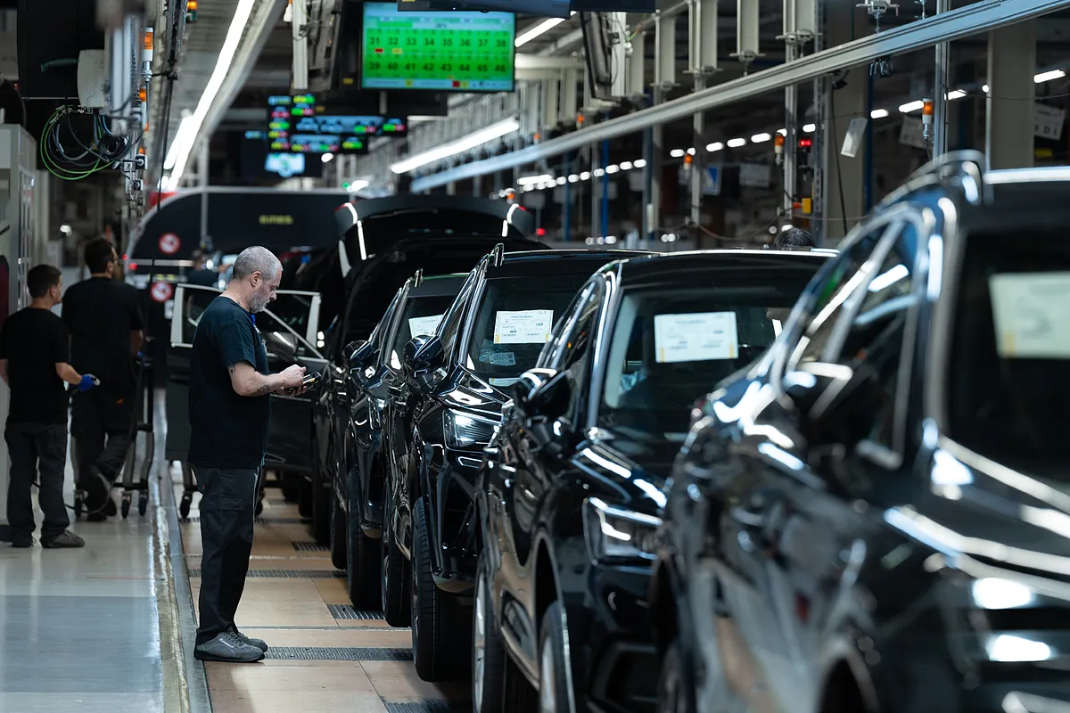 Stellantis y Volkswagen tiran de la producción de vehículos en España