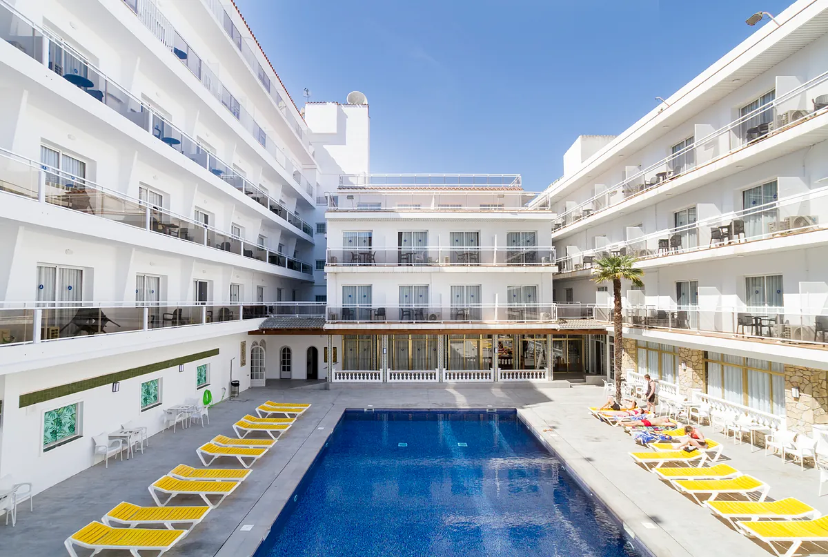 Ibersol reforma sus hoteles y prepara el salto a las Islas Canarias