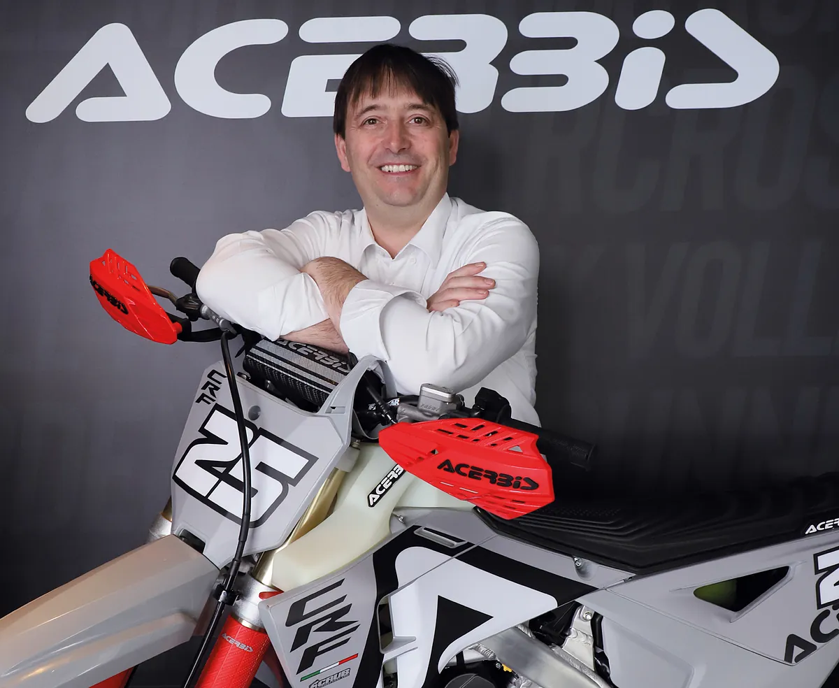 Guido Acerbis: de un garaje en Lombardía a ser un líder mundial en plásticos técnicos para moto