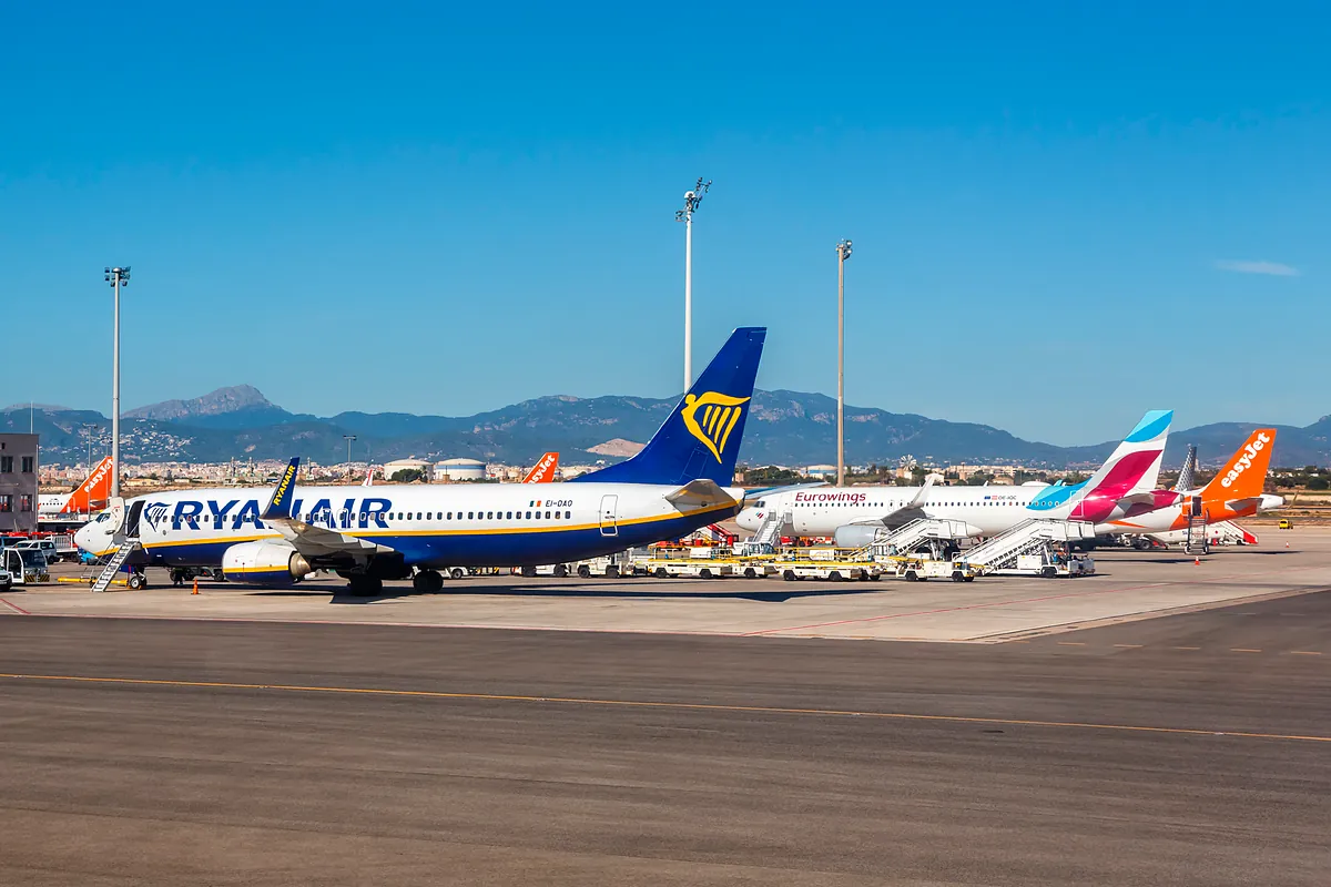 Las aerolíneas reclaman 810 millones al Gobierno por las subvenciones en los vuelos a las islas