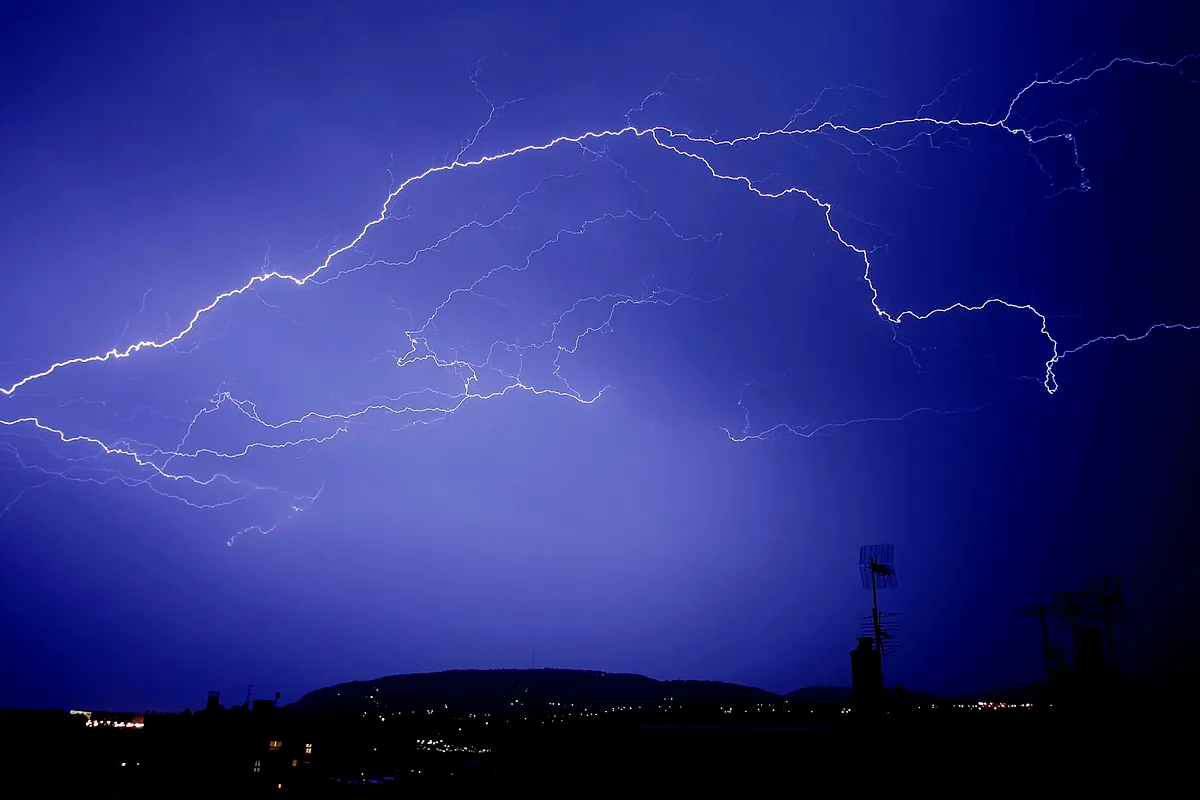 La Aemet activa alertas en Castilla y León, Andalucía y Ceuta por fuertes lluvias y tormentas