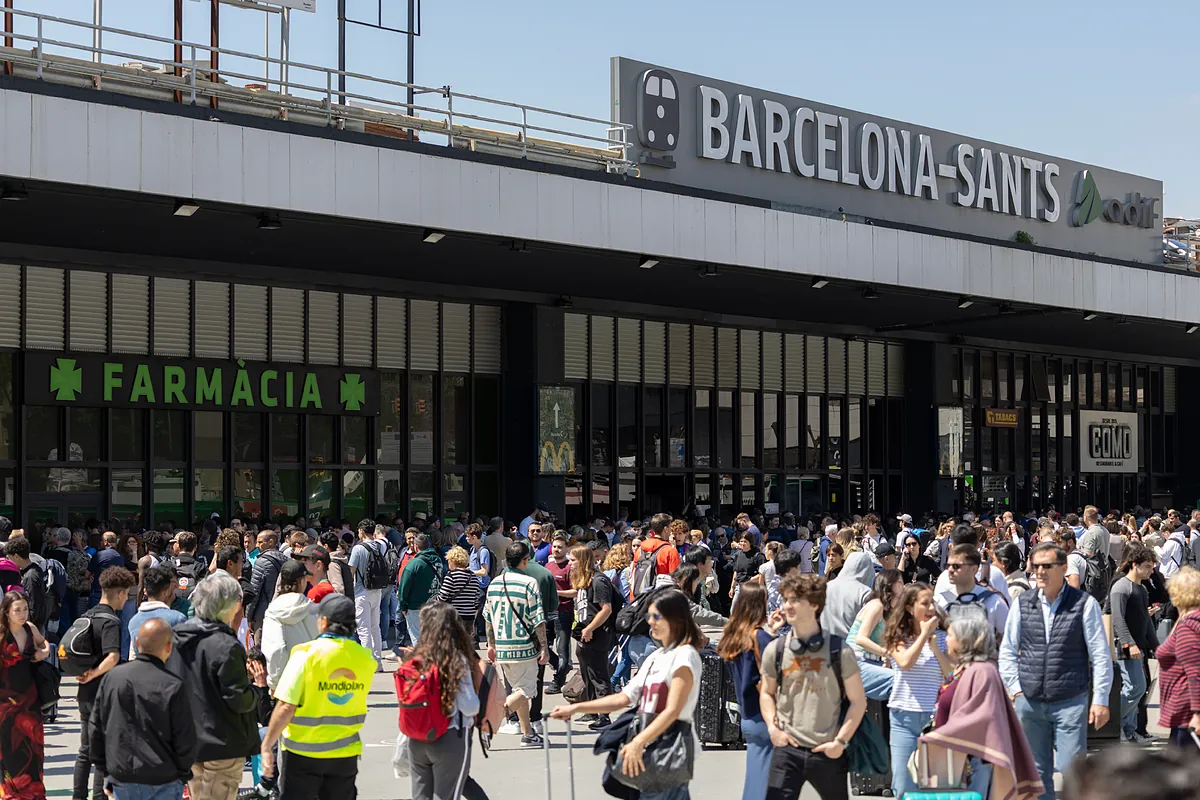 El Gobierno confía en recuperar Cercanías esta tarde y reduce un 20% el tráfico aéreo