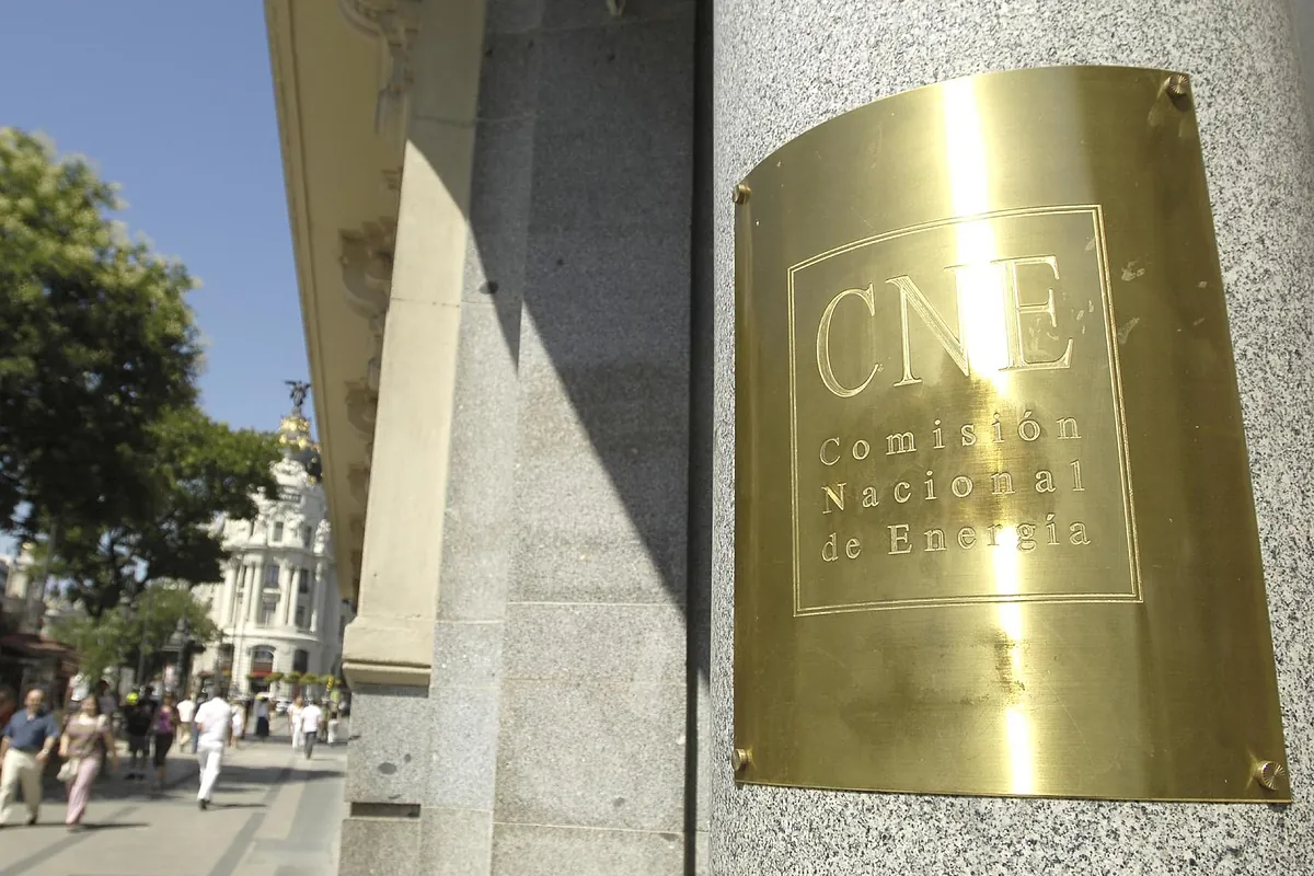 La herencia envenenada de la CNMC a CNE: 210 litigios | Energía