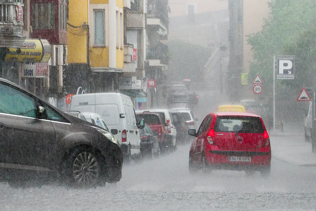 Aviso amarillo en cinco comunidades autónomas por lluvias y tormentas intensas