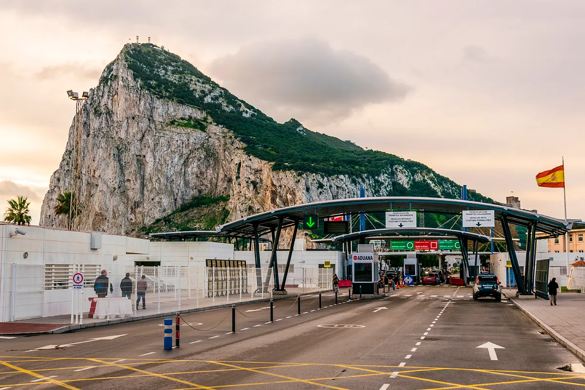 Bruselas saca a Gibraltar de su lista de países con riesgo de blanqueo y mete a Venezuela