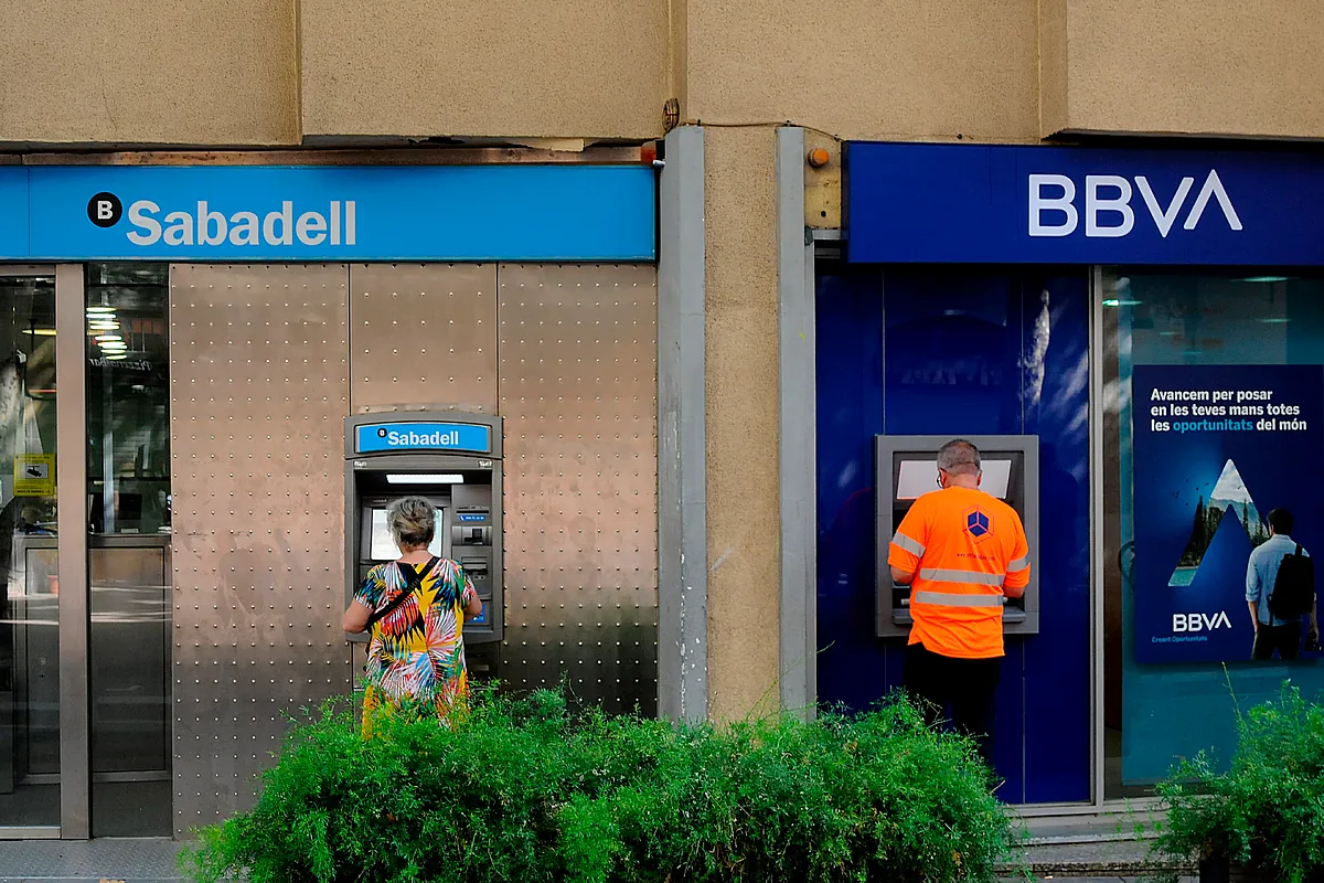 El mercado ve más lejos una mejora de la opa de BBVA sobre Sabadell | Banca