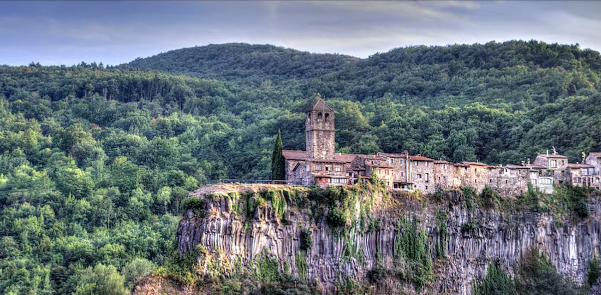 Los pueblos más bonitos de Girona: historia, calas y el Pirineo a un paso