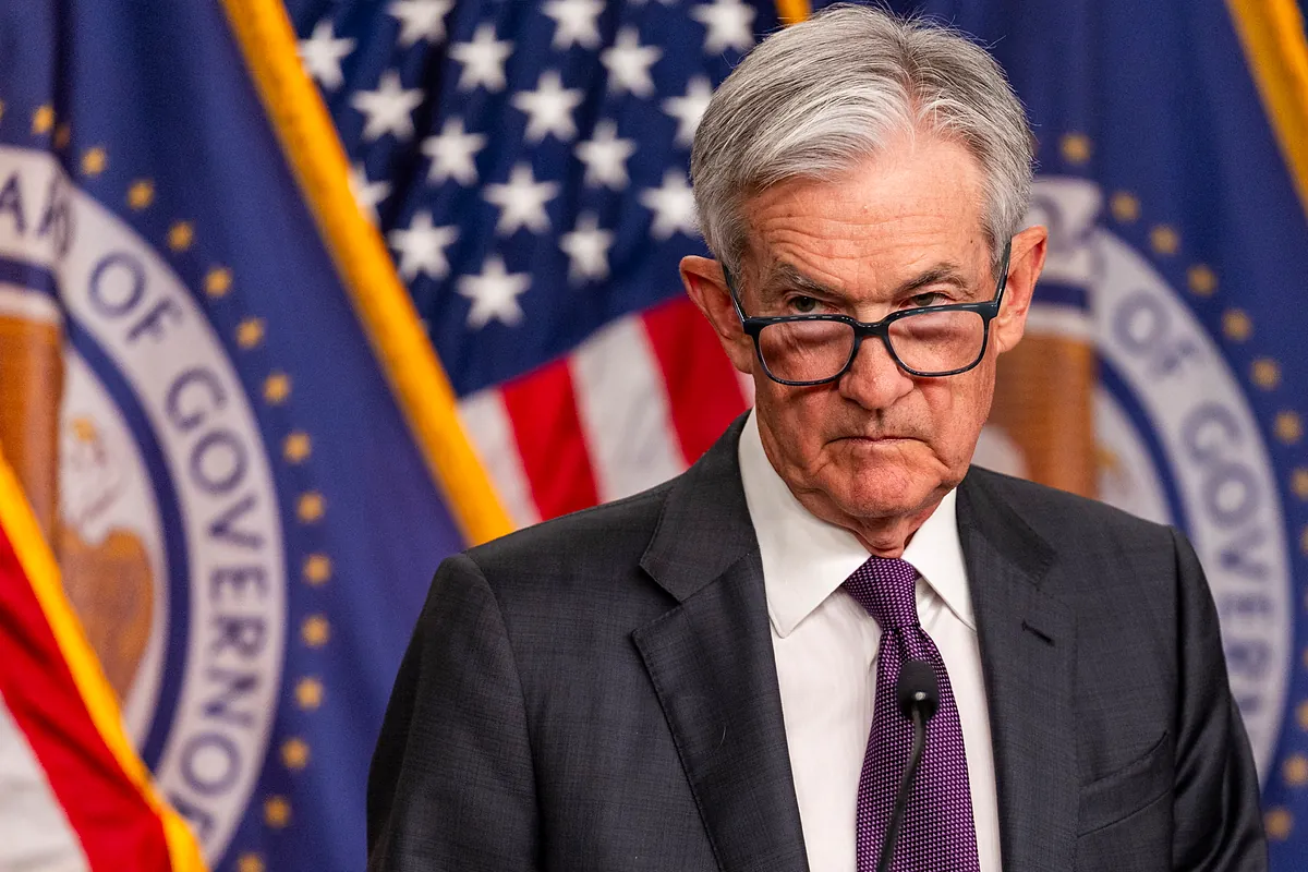 Powell desafía a Trump: se resiste a recortar tipos y los mantiene en el 4,5%