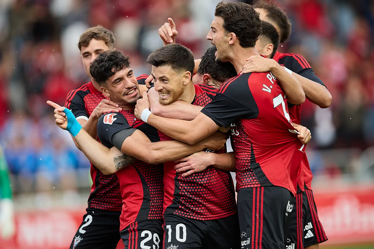 El milagro del Mirandés: el club modesto que acaricia el ascenso a Primera con la economía de un barrio