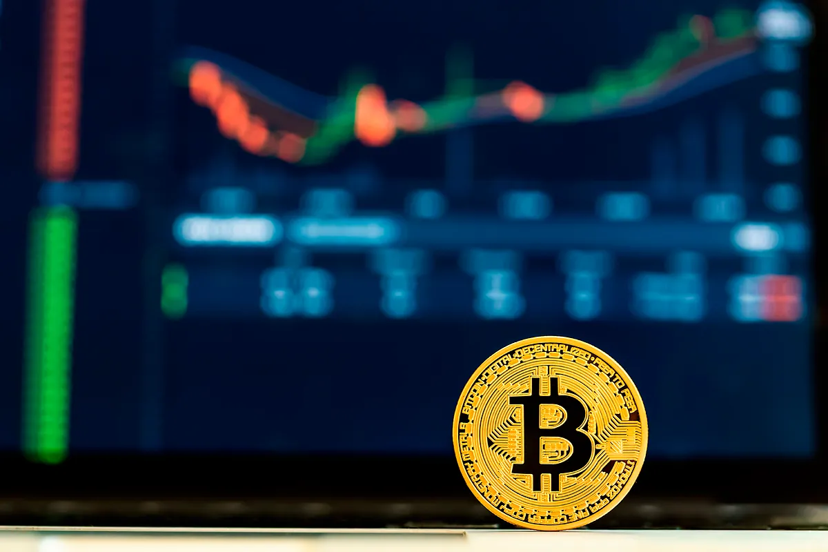 Nueva vuelta de tuerca entre las cotizadas: aceptar bitcoins a cambio de  acciones | Mercados